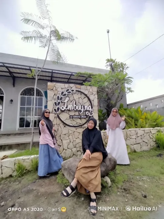 Three Women Practicing Kungfu in Serene Setting – AI Generated Video | Hailuo AI