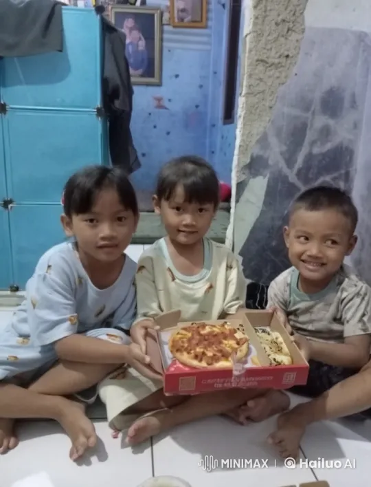 Children's Playful Kung Fu Fight with Pizza Box – AI Generated Video | Hailuo AI
