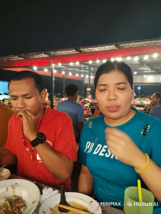 Dynamic Kung Fu Display Enlivens Bustling Restaurant Scene – AI Generated Video | Hailuo AI