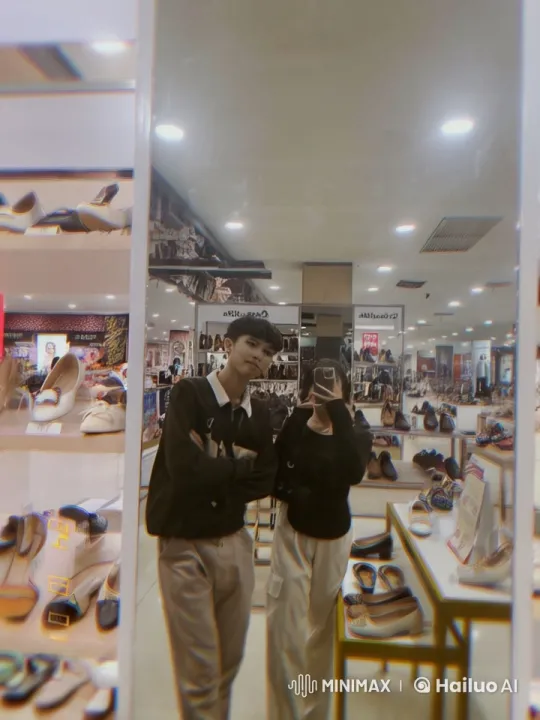Kungfu Performance in a Shoe Store Setting – AI Generated Video | Hailuo AI