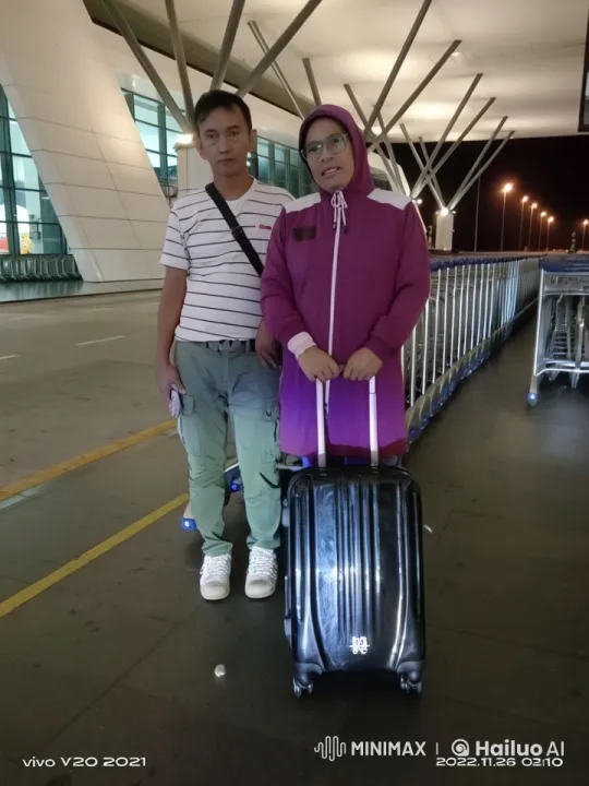 Kungfu Master Performs at Airport Terminal – AI Generated Video | Hailuo AI