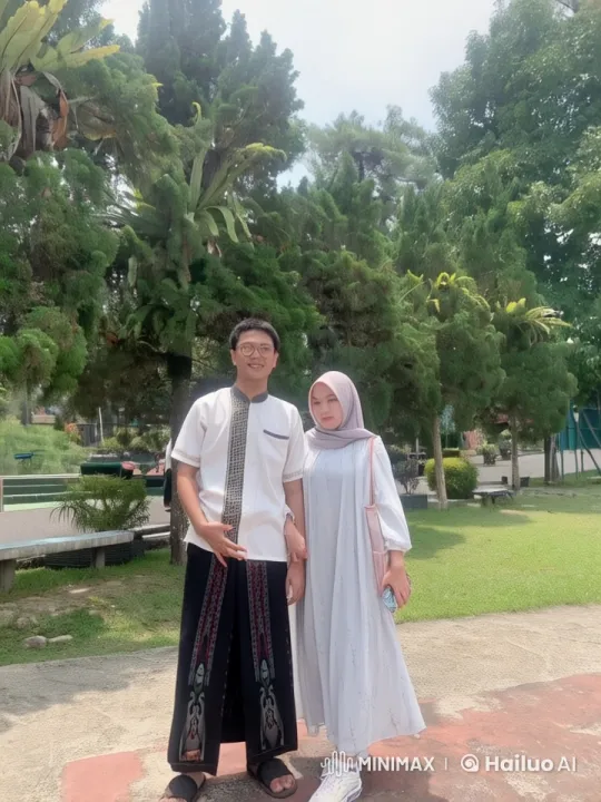 Traditional Attire Couple Showcases Kungfu in Serene Setting – AI Generated Video | Hailuo AI