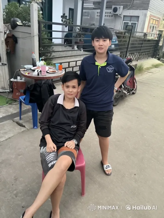 Youthful Martial Arts Display in Urban Setting – AI Generated Video | Hailuo AI