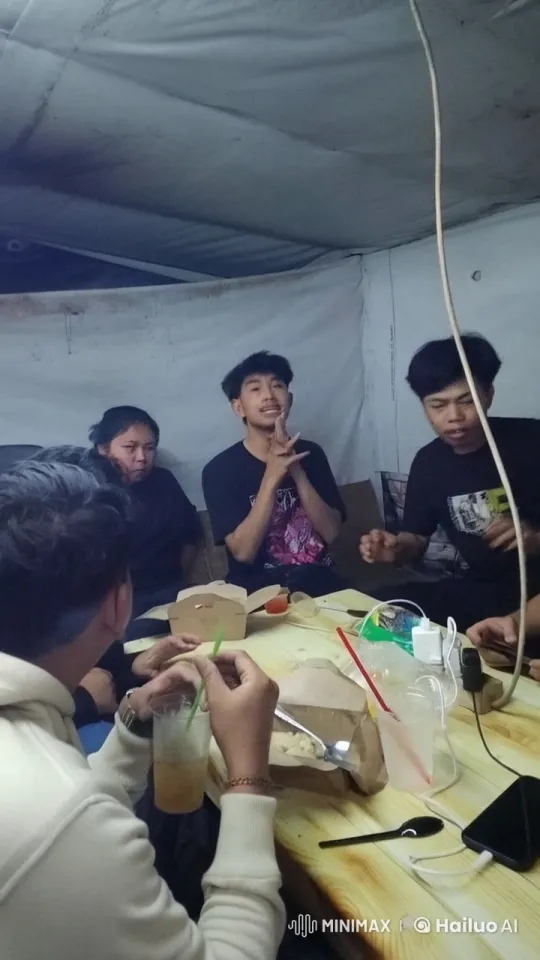 Friends Enjoy Impromptu Kung Fu Display at Outdoor Gathering – AI Generated Video | Hailuo AI