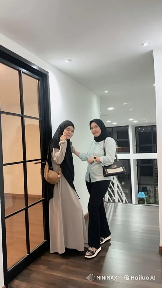 Kungfu Fight Between Two Women in Modern Hallway – AI Generated Video | Hailuo AI