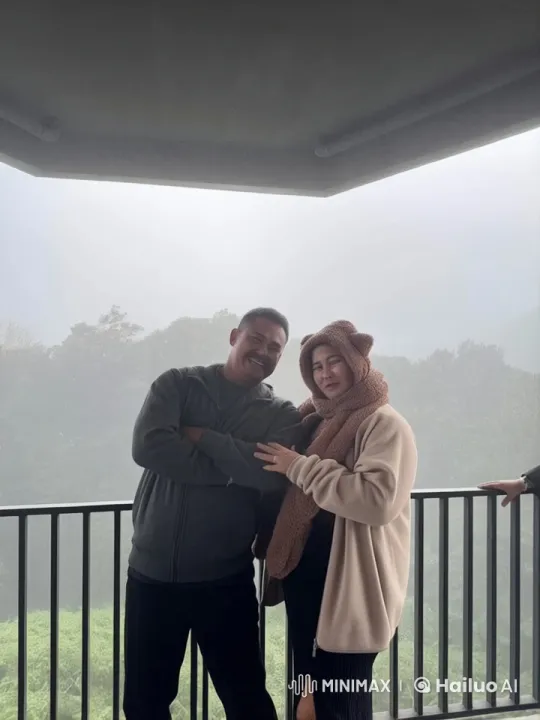 Martial Arts Showdown on Balcony Amidst Misty Landscape – AI Generated Video | Hailuo AI