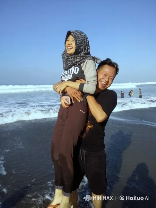 Beach Fun: Couple's Playful Kungfu Jump – AI Generated Video | Hailuo AI