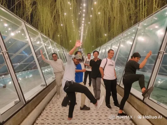 Chinese Kung Fu Performers in Dynamic Glass Tunnel Scene – AI Generated Video | Hailuo AI