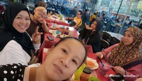 Restaurant Diners Transform into Chaotic Fighters in Live2D Animation – AI Generated Video | Hailuo AI