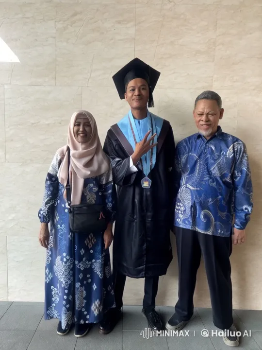 Graduate Celebrates in Silat-Inspired Comedy Scene – AI Generated Video | Hailuo AI