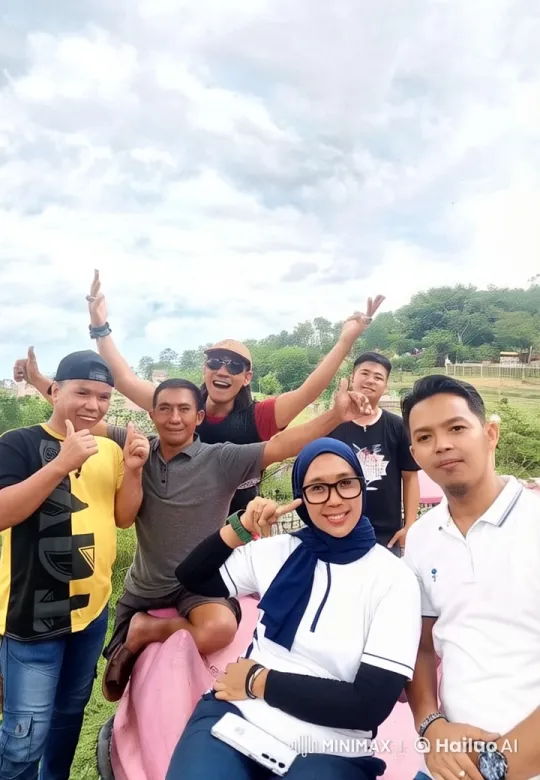Friends Enjoy Playful Kungfu in Lush Green Setting – AI Generated Video | Hailuo AI