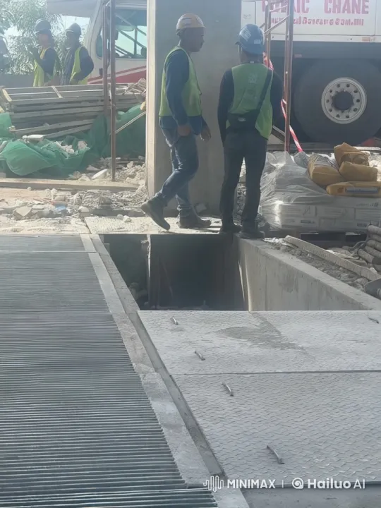 Construction Workers Practicing Wing Chun at Worksite – AI Generated Video | Hailuo AI