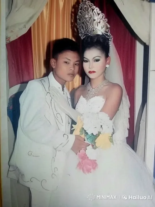 Live2D Wedding Scene: Elegant Couple's Kungfu Battle – AI Generated Video | Hailuo AI