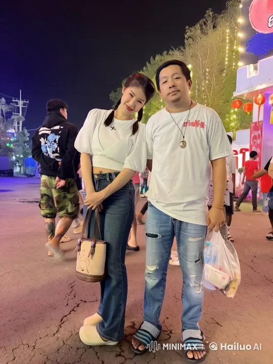 Night Market Duo Transforms into Dynamic Martial Artists – AI Generated Video | Hailuo AI