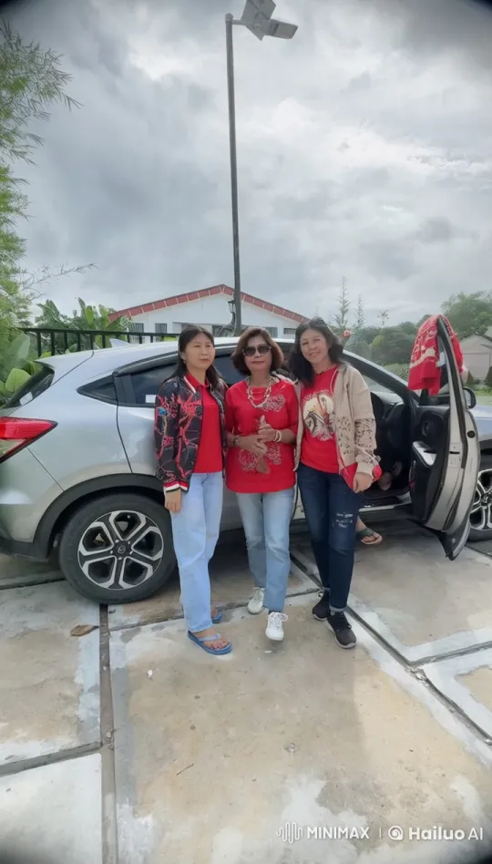 Three Individuals Perform Kung Fu in Suburban Setting – AI Generated Video | Hailuo AI