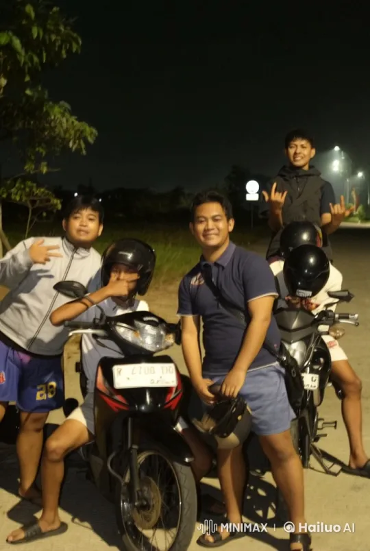 Friends Practice Kung Fu by Night with Motorcycles – AI Generated Video | Hailuo AI