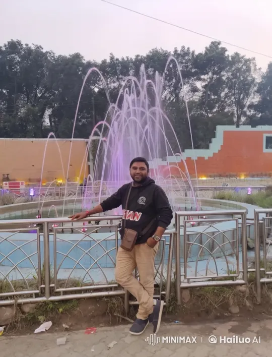 Vibrant Fountain Display with Serene Ambiance – AI Generated Video | Hailuo AI