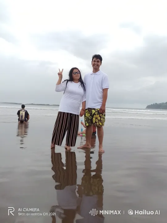 Beachside Kung Fu Duo Showcases Martial Arts Skills – AI Generated Video | Hailuo AI