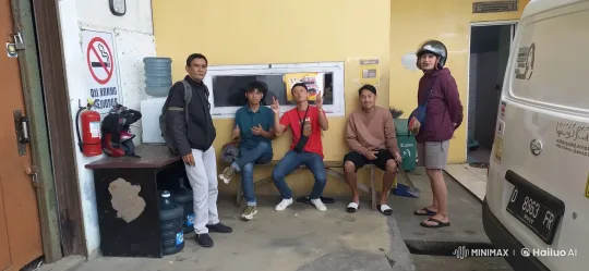 Young Men Practicing Kung Fu in Casual Setting – AI Generated Video | Hailuo AI