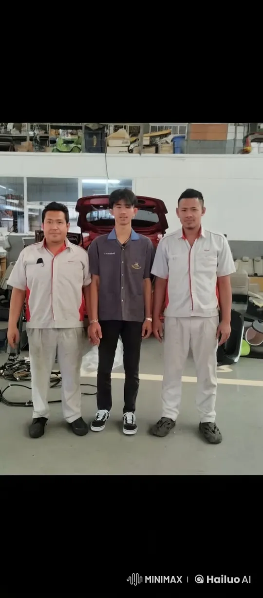 Mechanics Engage in Martial Arts Showdown – AI Generated Video | Hailuo AI