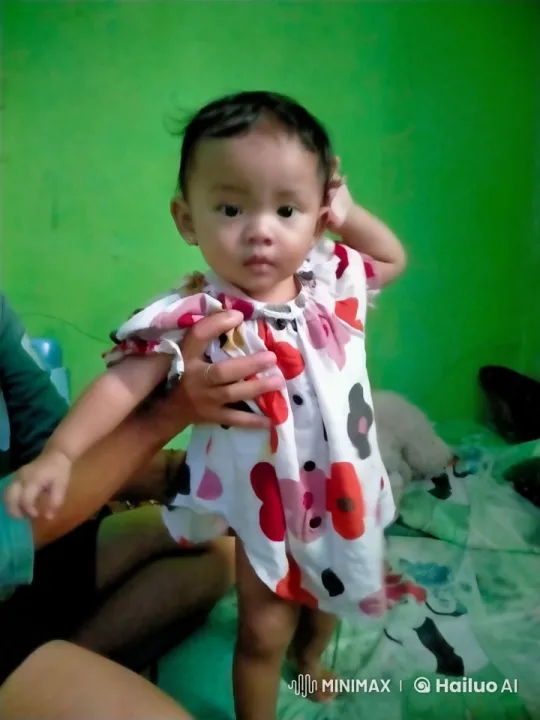 Toddler Takes First Steps with Adult Support – AI Generated Video | Hailuo AI