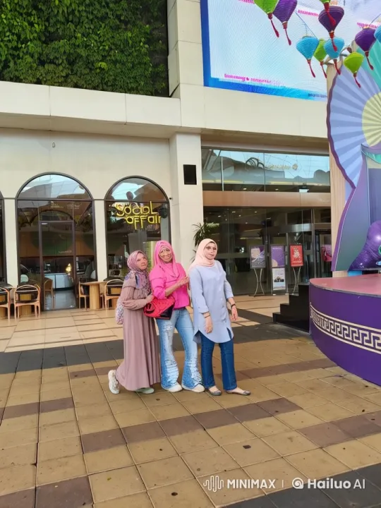 Three Women Practicing Kungfu in Shopping Area – AI Generated Video | Hailuo AI