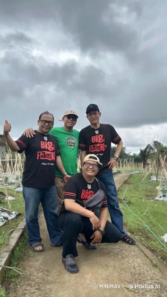 Four Men Perform Choreographed Kung Fu Fight in Agricultural Setting – AI Generated Video | Hailuo AI