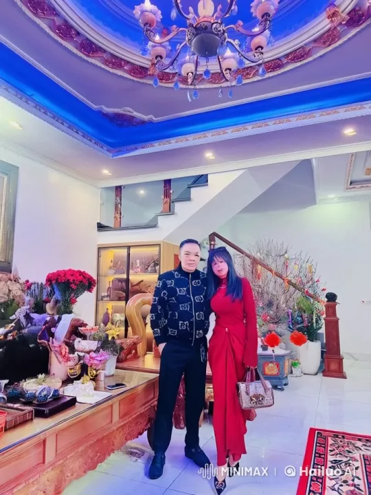 Luxurious Room Hosts Energetic Kung Fu Fight – AI Generated Video | Hailuo AI