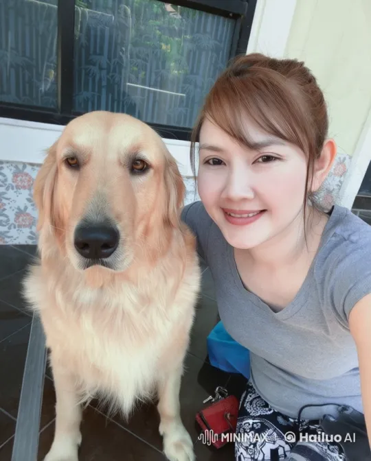 Woman and Golden Retriever Pose Lovingly in Live2D Animation – AI Generated Video | Hailuo AI