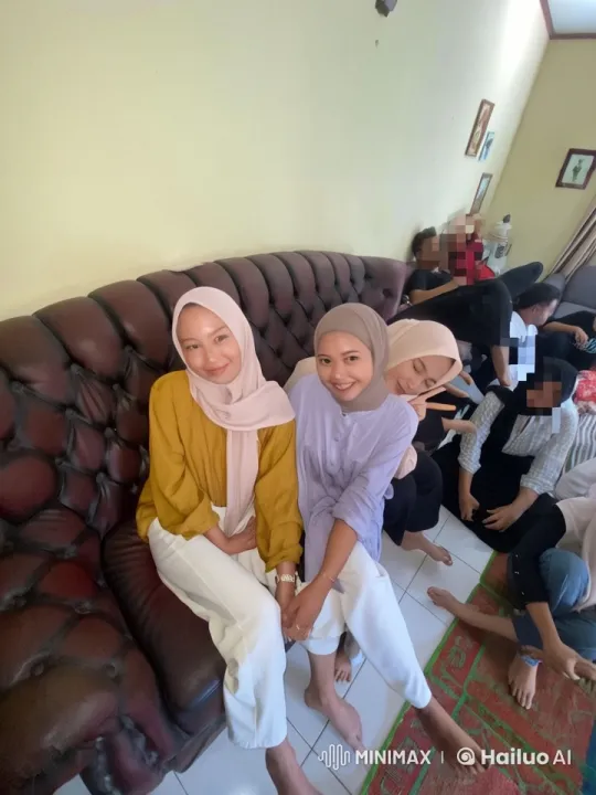 Cozy Indoor Scene with Friends Sharing Intimate Moments – AI Generated Video | Hailuo AI