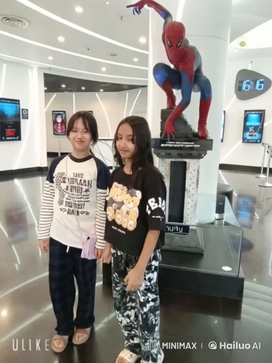 Spider-Man Statue Comes to Life in Futuristic Theater Lobby – AI Generated Video | Hailuo AI