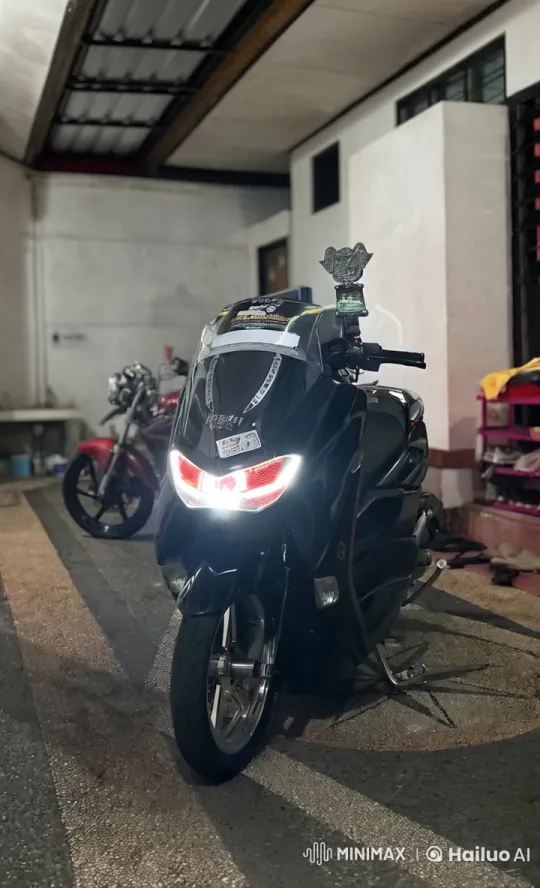 Black Motorcycle Transforms into a Humanoid Robot – AI Generated Video | Hailuo AI