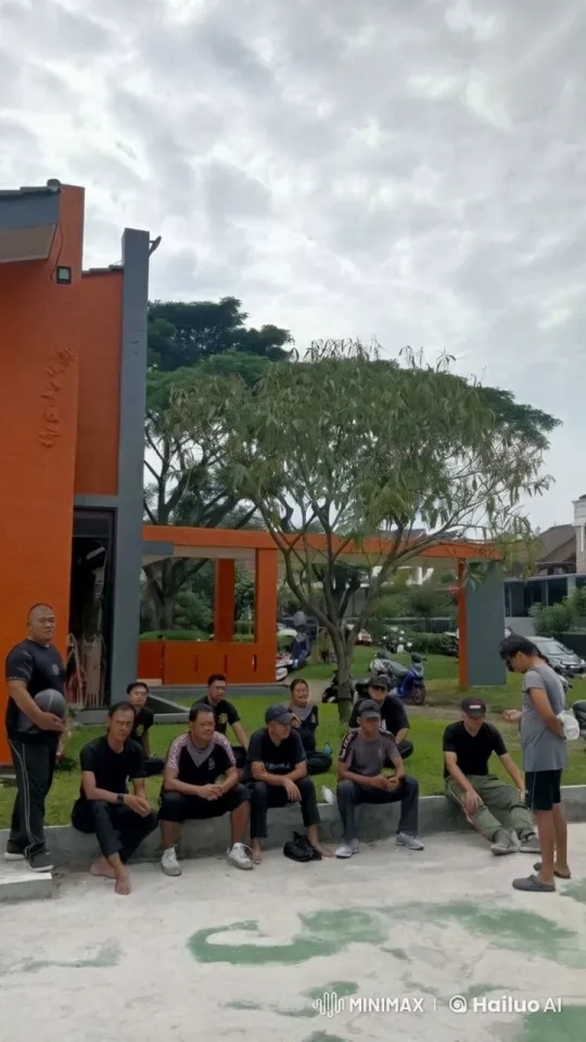 Tai Chi Master Leads Outdoor Session in Muay Thai Setting – AI Generated Video | Hailuo AI