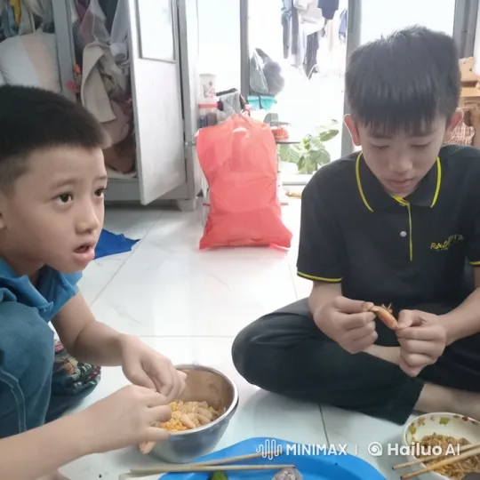 Two Young Individuals Enjoying a Meal in a Casual Indoor Setting – AI Generated Video | Hailuo AI