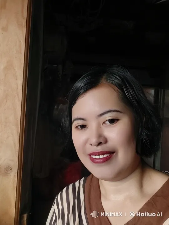 Woman Affectionately Hugs White Tiger in Cozy Setting – AI Generated Video | Hailuo AI