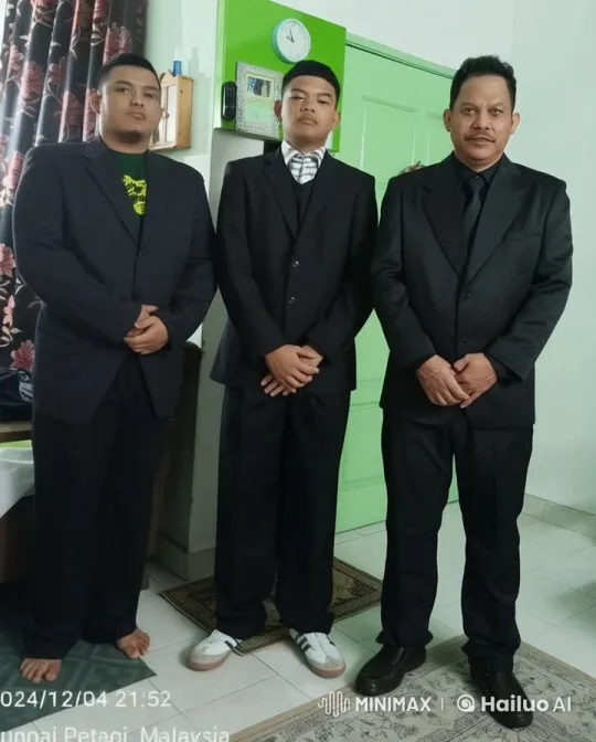 Three Suits: Live2D Kungfu Masters in Living Room – AI Generated Video | Hailuo AI