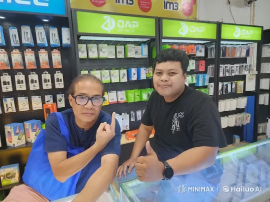 Friends Showcase Martial Arts in Mobile Accessories Store – AI Generated Video | Hailuo AI