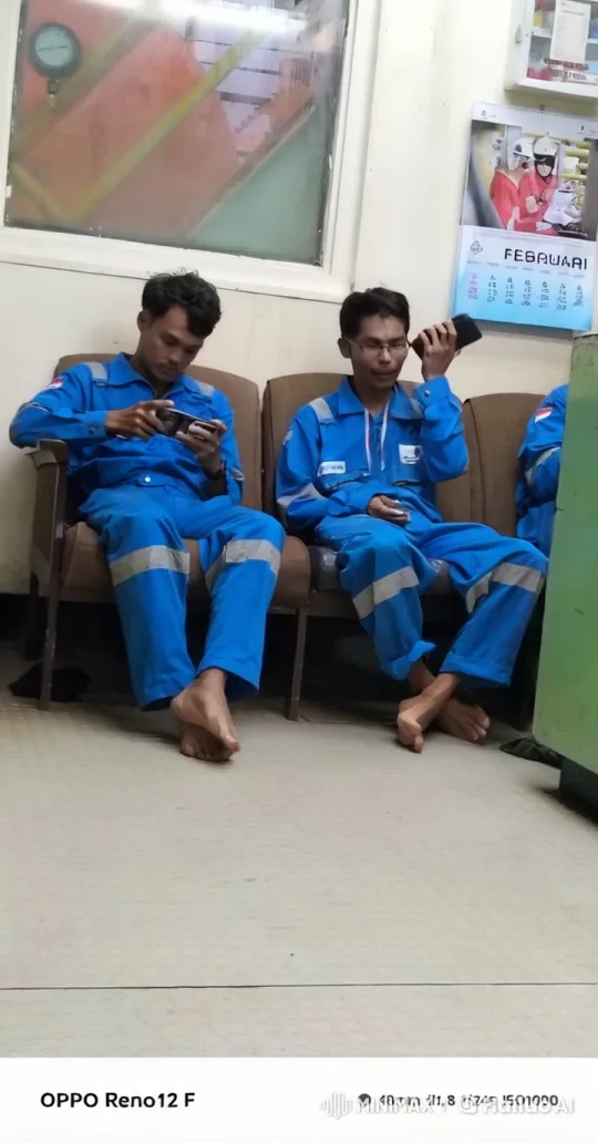 Two Men in Blue Uniforms Perform Dynamic Kungfu in Waiting Room – AI Generated Video | Hailuo AI