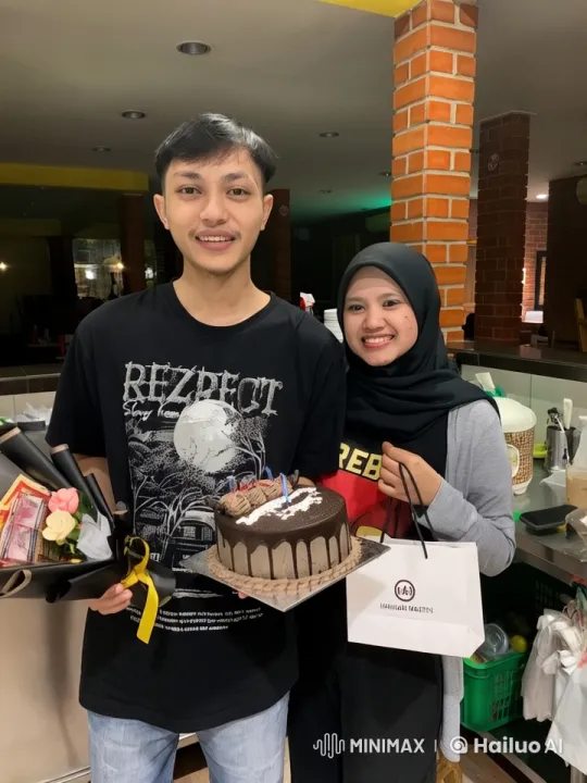 Couple Celebrates with Cake and Animated Kungfu in Restaurant – AI Generated Video | Hailuo AI