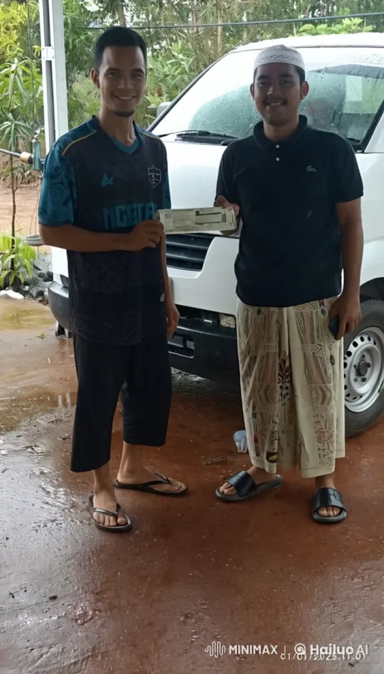 Rainy Day Kungfu Showdown Near White Van – AI Generated Video | Hailuo AI