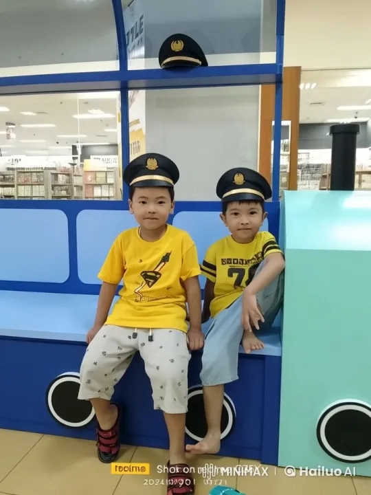 Boys Transform into Martial Artists in Live2D Animation – AI Generated Video | Hailuo AI