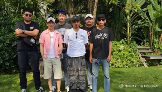 LIVE2D: Six Men Showcase Martial Arts in Verdant Garden – AI Generated Video | Hailuo AI