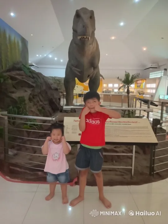 Children Perform Martial Arts in Museum with Dinosaur Exhibit – AI Generated Video | Hailuo AI
