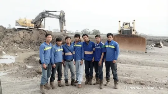 Construction Workers Perform Kung Fu in Live2D Animation – AI Generated Video | Hailuo AI