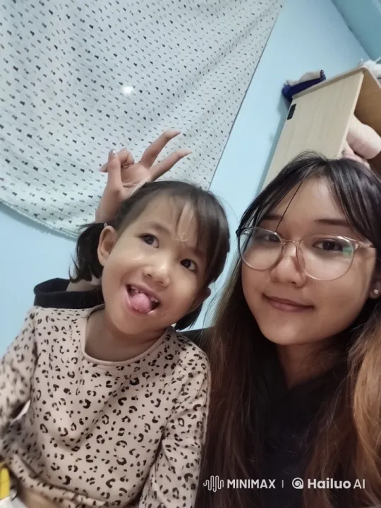 Cozy Room: Two Friends Playfully Interacting – AI Generated Video | Hailuo AI