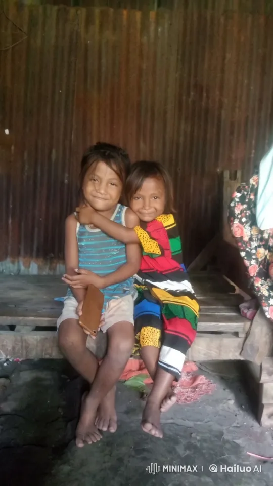 Affectionate Children Embrace on Rustic Bench – AI Generated Video | Hailuo AI
