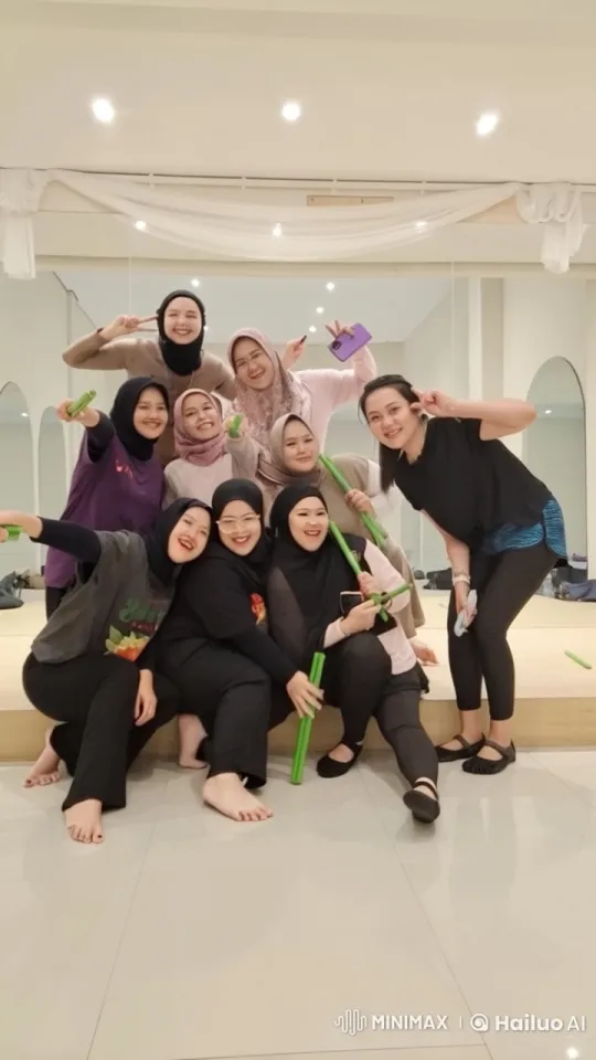 Eight Women Perform Synchronized Kungfu in Live2D – AI Generated Video | Hailuo AI