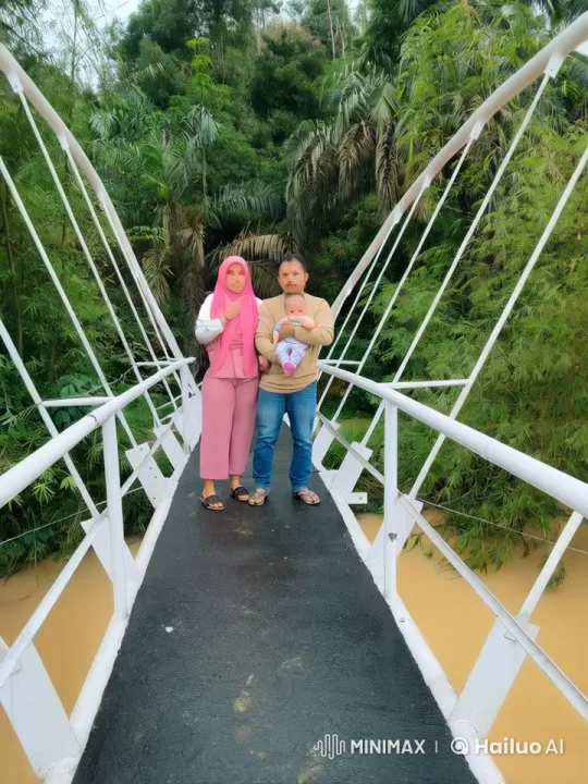 Kung Fu Fight Scene on Tropical Bridge with Family – AI Generated Video | Hailuo AI