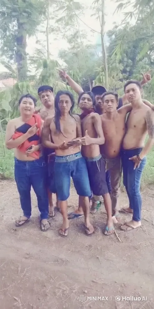 Young Men Practice Silat and Kungfu in Lush Outdoor Setting – AI Generated Video | Hailuo AI
