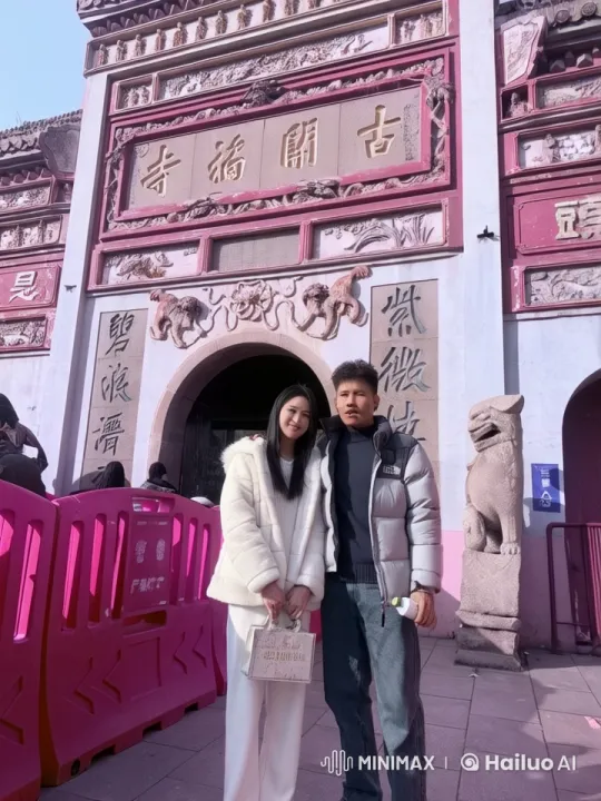 Young Couple Performing Dynamic Kungfu in Traditional Chinese Setting – AI Generated Video | Hailuo AI